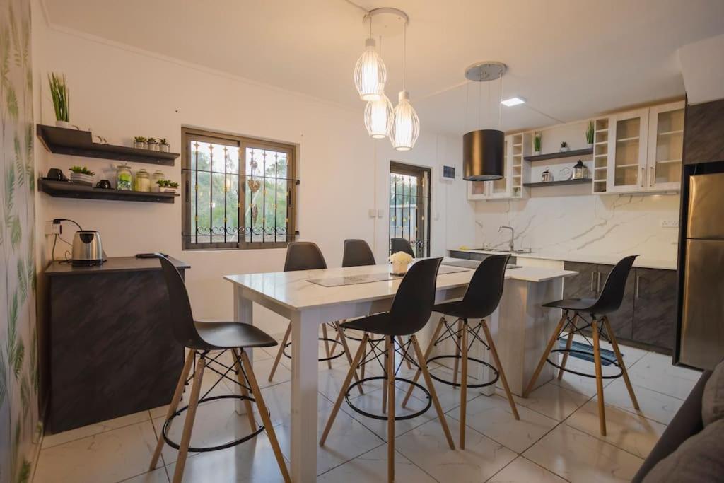 Le Palmiste Lovely 2-Bedroom Duplex With Pool Grand Gaube Zewnętrze zdjęcie